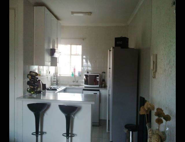 2 bed property to rent in REWLATCH